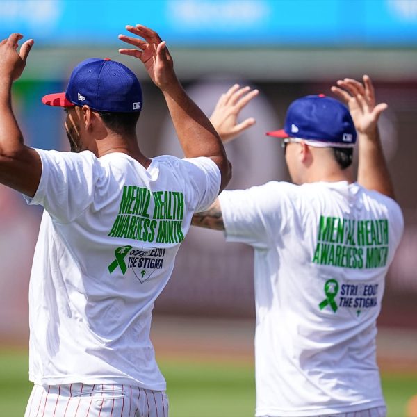 Phillies Never Fightin' Alone Mental Health Awareness Month Shirt 2025